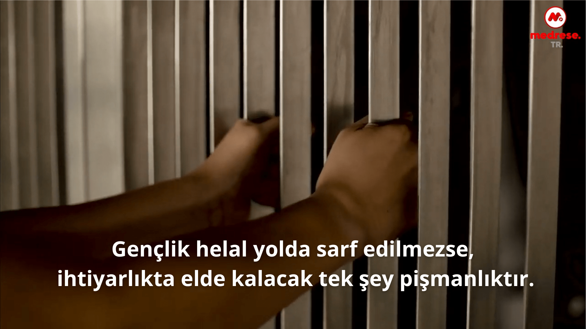 Gençlik helal yolda sarf edilmezse, ihtiyarlıkta elde kalacak tek şey pişmanlıktır.